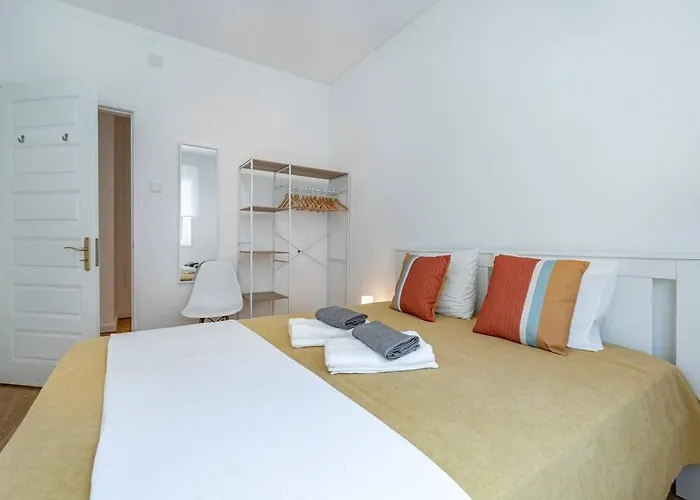 Oliveira Monteiro Flat Porto